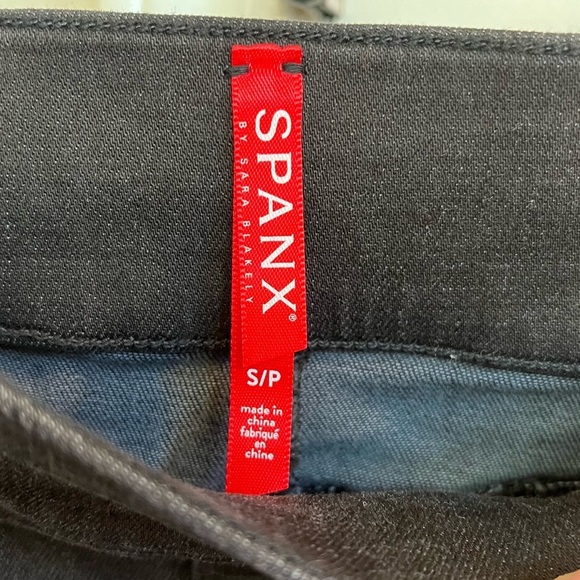 Spanx Distressed Skinny Jeans in Vintage Black, Size Small NWT - Picture 4 of 5
